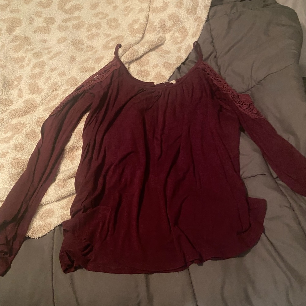 Open shoulder long sleeve top